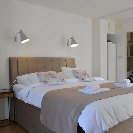 Apartmani Luan Vis Exterior photo