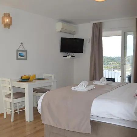Apartmani Luan Vis Exterior photo