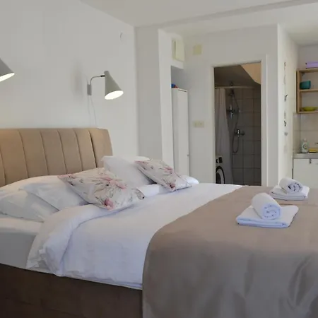 Apartmani Luan Vis Exterior photo