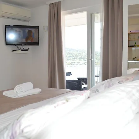 Apartmani Luan Vis Exterior photo