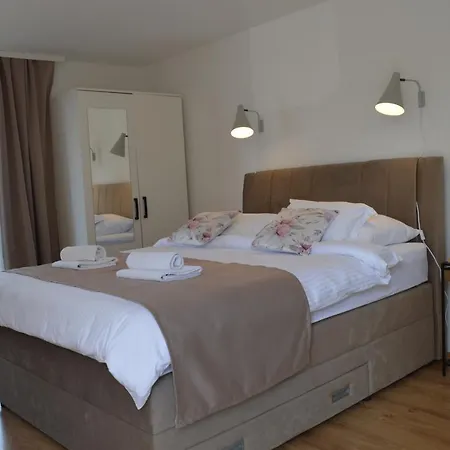Apartmani Luan Vis Exterior photo